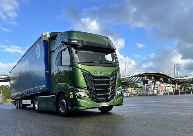 ​Tahač IVECO S-Way CNG ujel přes tisíc kilometrů na jedno natankování