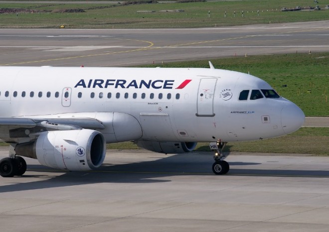 Francouzské železnice a aerolinky opět stávkují