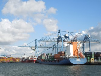 ​Přetížené přístavy prodlužují tranzitní časy dopravci čelí zpožděním lodí i vyšší administrativě