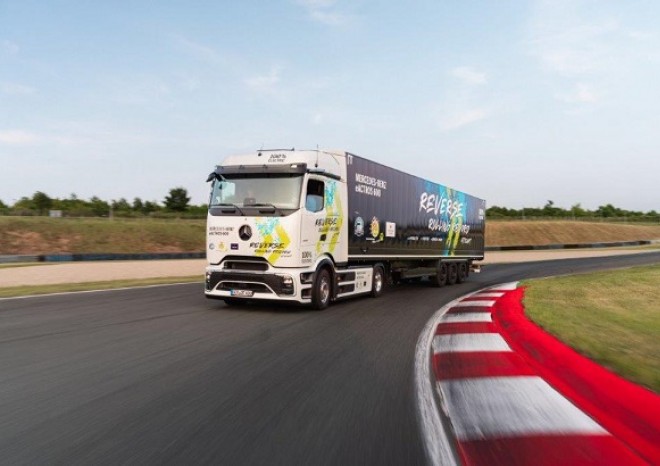​Mercedes-Benz Trucks získává s modelem eActros 600 zápis v Guinnessově knize rekordů