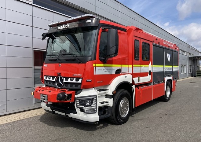 ​Hasičský Mercedes-Benz Arocs 1846L s nástavbou WISS předán dobrovolným hasičům z Prahy-Zličína