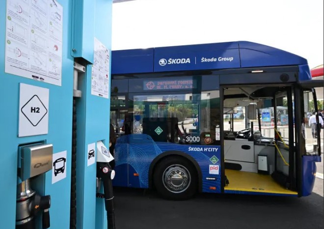 V Praze jako prvním městě v ČR jezdí vodíkový autobus v pravidelném provozu