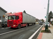 V Říčanech a okolí začne v pondělí platit zákaz tranzitu kamionů