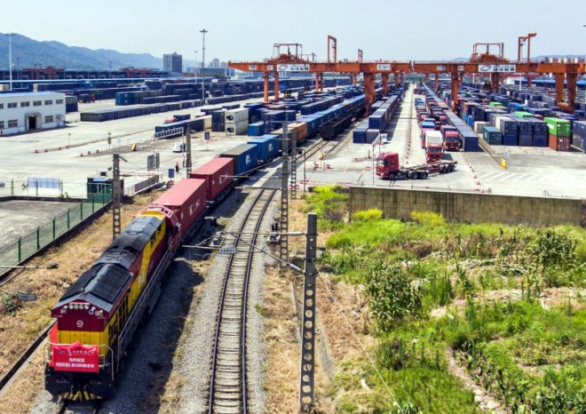 Voice of America: Konflikt na Ukrajině ohrozil železniční spojení Číny s Evropou