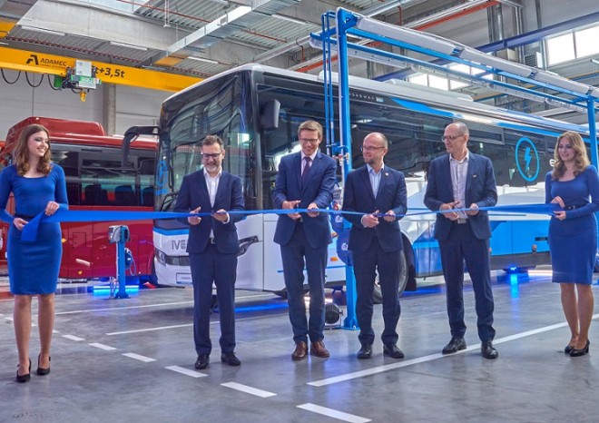 ​IVECO Bus slaví 130 let výroby ve Vysokém Mýtě, otvírá nové Prototypové a testovací centrum