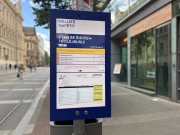 ​DPMB na zastávce Náměstí Svobody testuje elektronickou vývěsku jízdních řádů