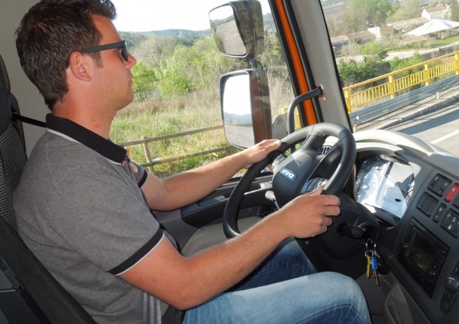 Nové autoškolské otázky, zaměřené na řidiče autobusů a nákladních vozidel představeny