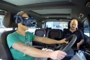 Řidiči testují nové digitální systémy v mobilním simulátoru Mercedes-Benz