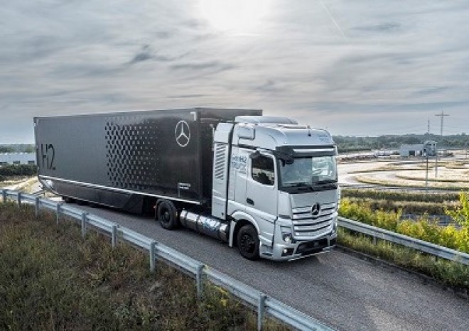 Daimler Truck testuje Mercedes-Benz GenH2 Truck s palivovými články