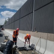 Výměna protihlukové stěny na dálnici D5 u Drahelčic pokročila