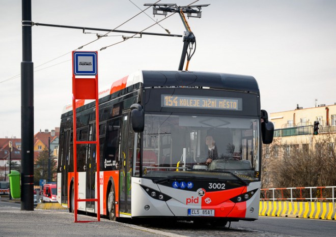 Pražský dopravní podnik zahájil provoz elektrobusu na linkách 213, 154 a 124