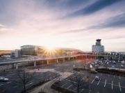 Pražskému letišti v pololetí vzrostl počet cestujících o třetinu na 5,8 milionu