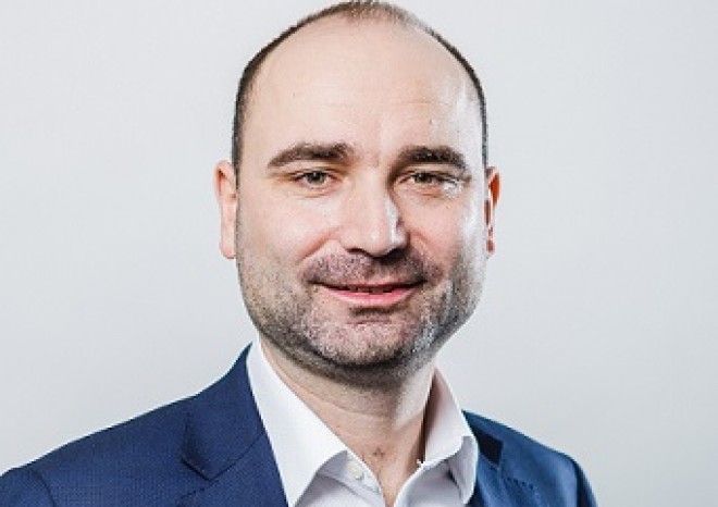 ​Zeptali jsme se Ing. Daniela Adamky, prezidenta Asociace dopravních, spedičních a servisních společností středních Čech (ADSSS) a generálního ředitele Arriva Transport ČR, a. s.