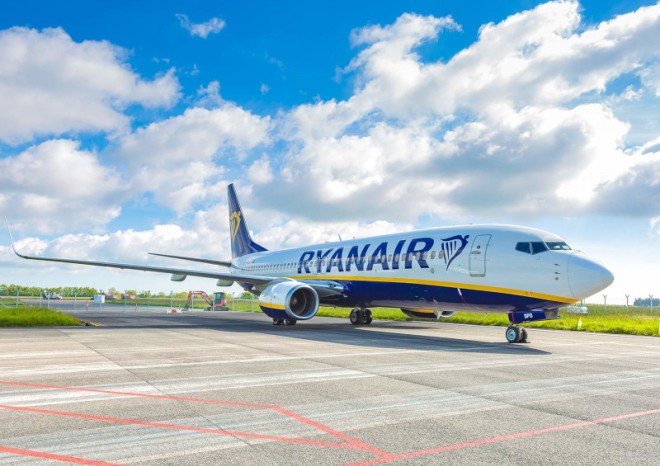 Čtvrtletní ztráta Ryanairu vzrostla, firma však zlepšila výhled