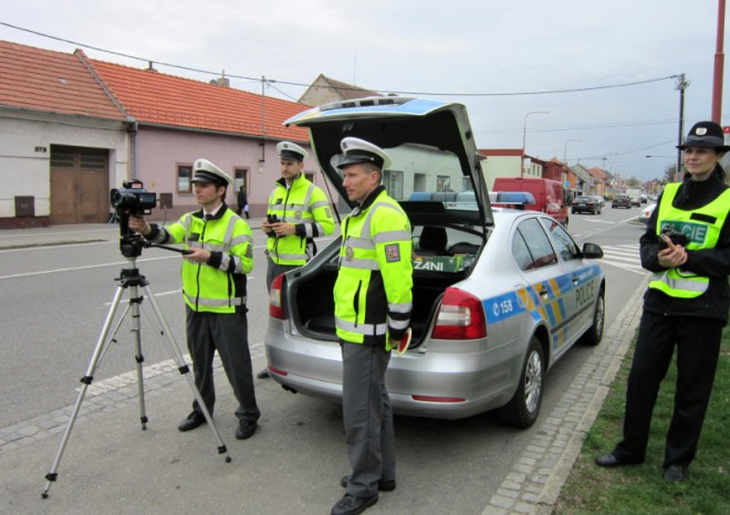 ​Nejčastějšími přestupky byly loni rychlost, pásy a telefonování