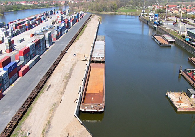 V mělnickém přístavu letos dokončí  ekologizaci kontejnerového terminálu