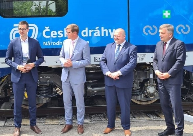 ​České dráhy představily v Ostravě první novou třívozovou jednotku RegioPanter