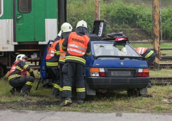 Železniční přejezdy vyžadují zodpovědné chování řidičů