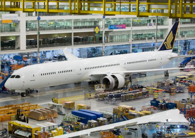 Boeing ve třetím čtvrtletí zečtyřnásobil ztrátu, čelí stávkám zaměstnanců