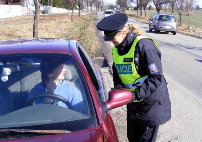 Motivací k dodržování pravidel silničního provozu je bodový systém, shodují se řidiči