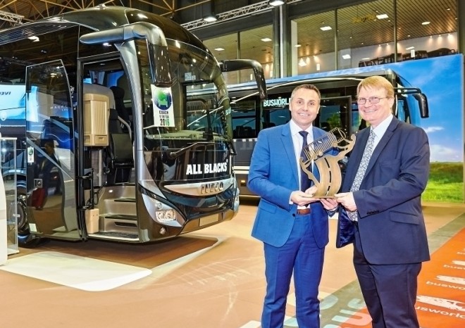 Iveco převzalo cenu international Coach of The Year 2016