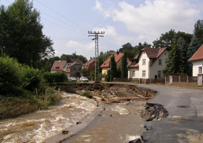 Na opravy místních komunikací posílá vláda půl miliardy