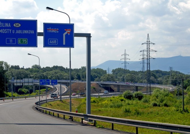 Za účasti ministra dopravy začala na Třinecku stavba dalšího úseku
silnice I/11