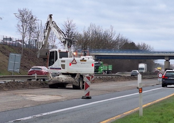 ​Začala hlavní fáze opravy dálnice D10 mezi Starou Boleslaví a Svémyslicemi