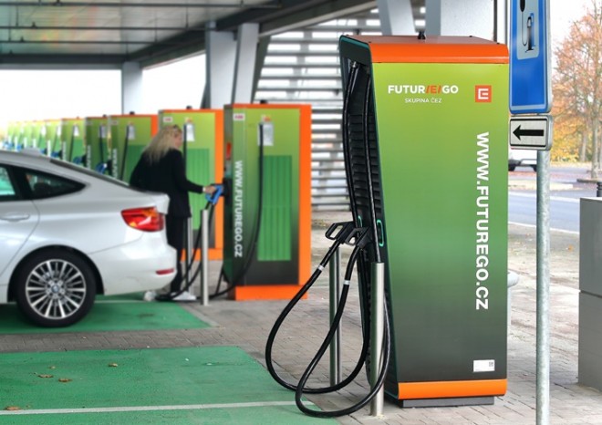 Zájem řidičů o dobíjení v síti ČEZ roste, zvyšuje se také podíl čisté elektřiny