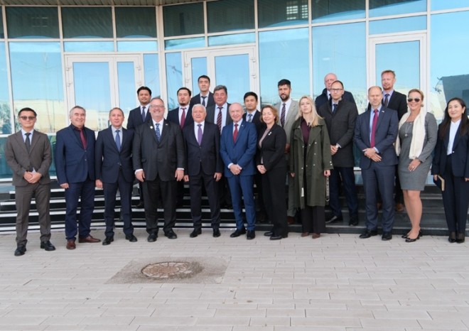 Kazachstán modernizuje železnice a letiště, české firmy chtějí být u toho