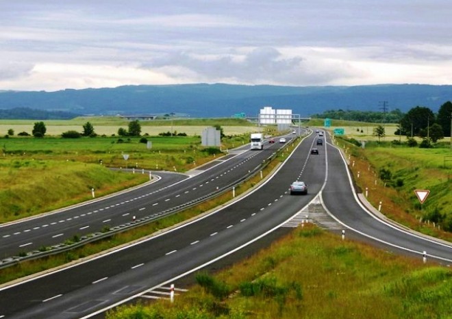 Na výstavbu rychlostní komunikace R6 mezi Prahou a Karlovými
Varychybí peníze
