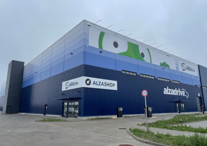 Alza otevírá logistické centrum s pobočkou a prvním AlzaDrive v Maďarsku