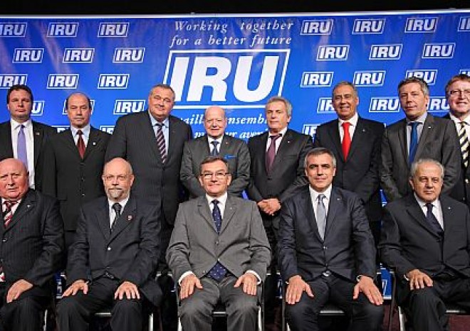 V čele IRU nadále Janusz Lacny