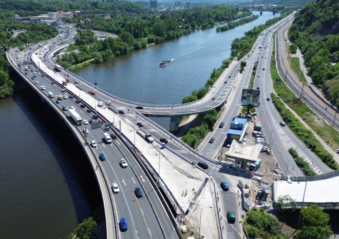 Opravy silnic, mostů a tramvajových tratí zkomplikují dopravu v Praze