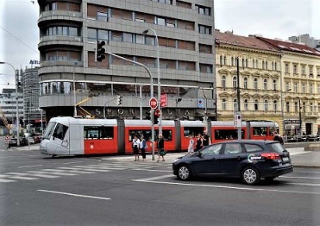 ​Praha neplánuje přejít dříve na prázdninový provoz MHD