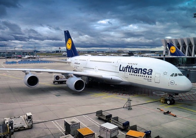 ​Piloti německé letecké společnosti Lufthansa ohlásili na pátek stávku