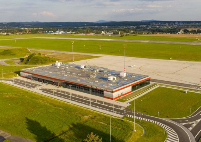 V Česku je šest mezinárodních veřejných letišť, včetně neveřejných jich je 19