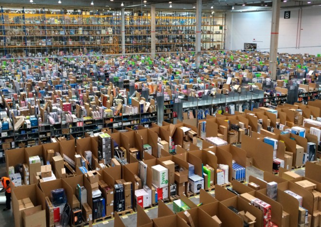 ​Sázka Amazonu na vlastní flotilu UPS a FedExu prý příliš neublíží