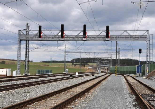 Traťový úsek Benešov u Prahy – Votice pokrývá signál GSM-R