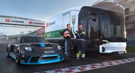 Elektrické Porsche GT4 budou na závody vozit profesionálové z DB Schenker