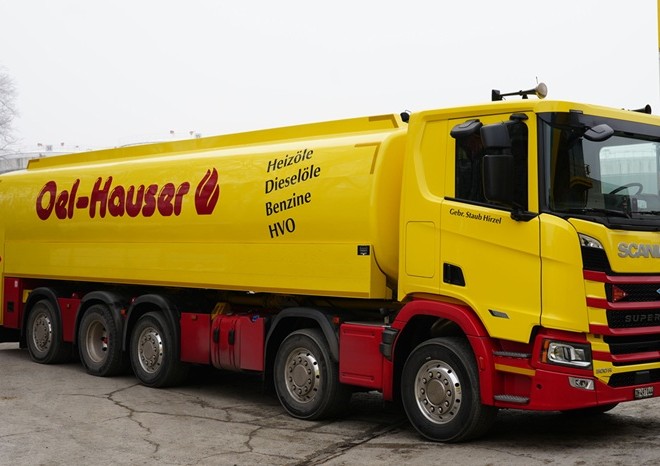 ​První pětinápravový automobil Scania na světě s pouze jednou poháněnou zadní nápravou