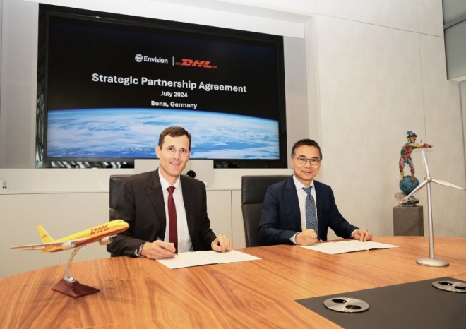 DHL a Envision spojují síly pro udržitelné inovace v logistice a energetice