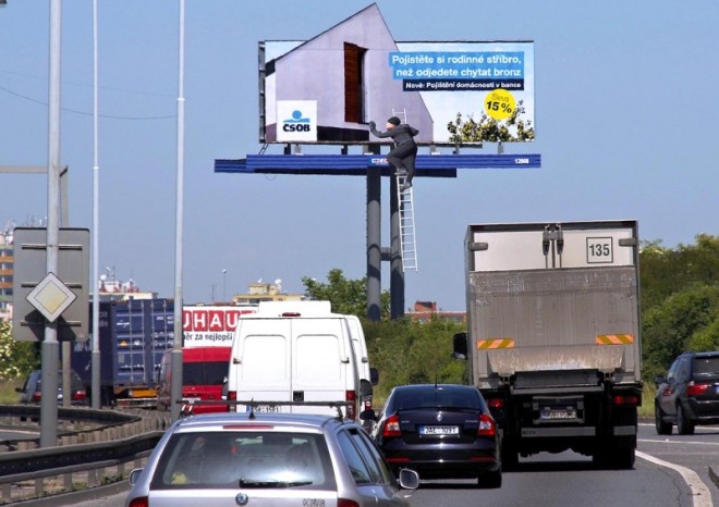 ​Billboardy od dálnic a silnic I. třídy příští rok možná nezmizí