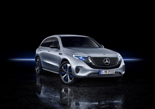 Třícípá hvězda září i mezi hybridy a elektromobily