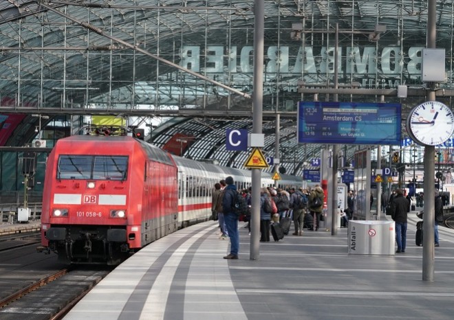 ​EK schválila Německu 550 milionů eur na pomoc Deutsche Bahn kvůli koronaviru