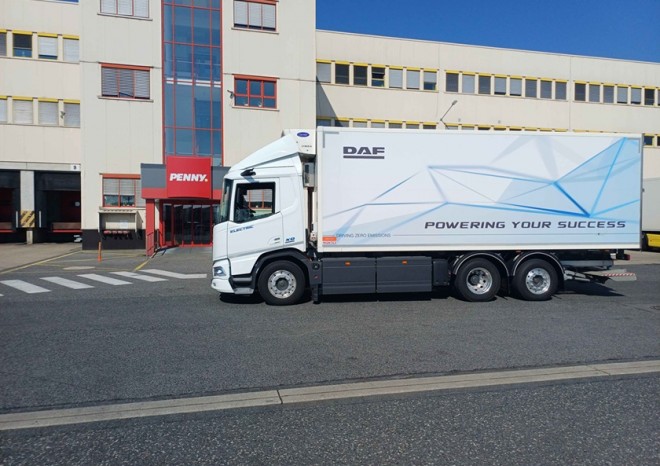 ​Penny ověřuje zásobování elektrovozidlem DAF, na jedno nabití ujede až 300 kilometrů