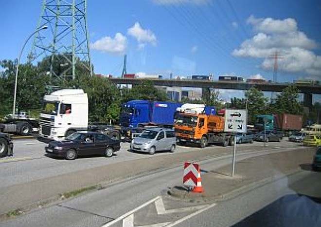 Německo rozšířilo o prázdninách omezení pro kamiony