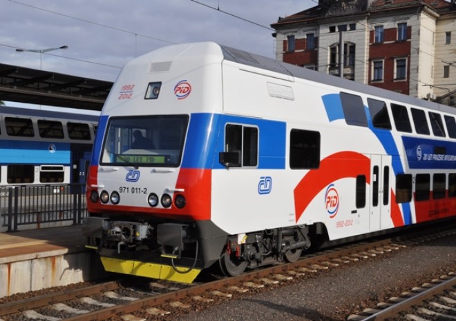 Praha dává na dopravu skoro stejně jako všechny ostatní kraje dohromady