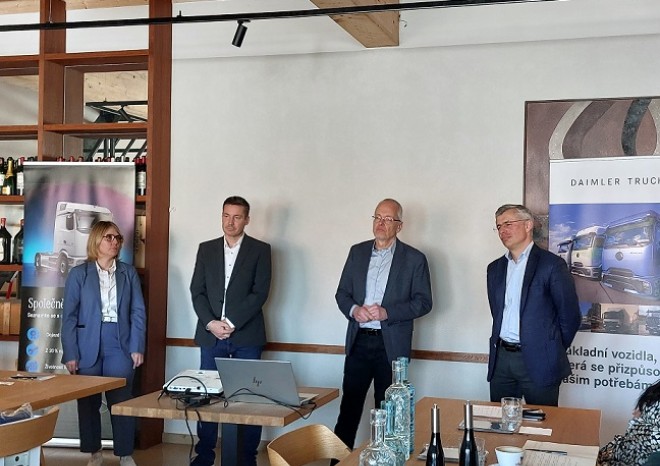 ​Značka Mercedes-Benz obhájila v ČR počtyřiadvacáté prvenství v registracích nákladních automobilů nad 6,5 tuny