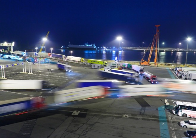 V Calais bývá v kamionech odhaleno denně i sto běženců